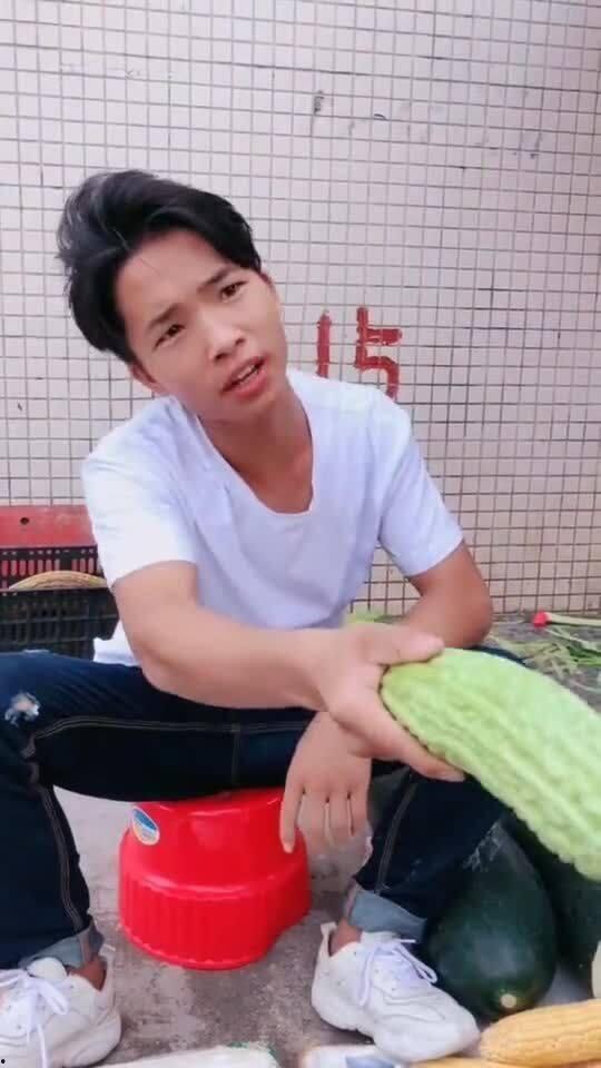 吃瓜甜不甜的搞笑视频,笑点满满！搞笑视频带你笑翻天