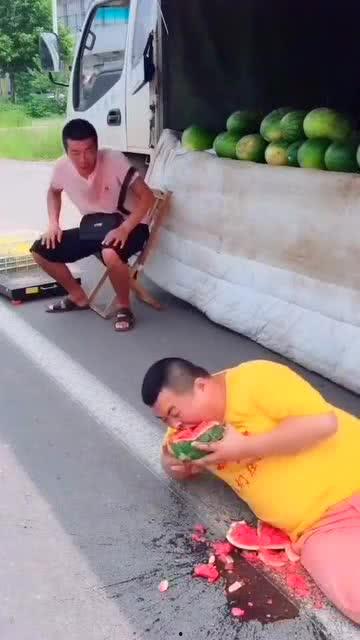 女大胖子吃瓜视频大全在线观看,趣味横生的搞笑瞬间