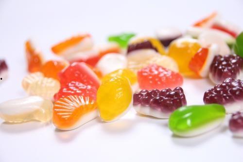 小麻瓜吃橡皮糖视频,趣味视频引网友热议