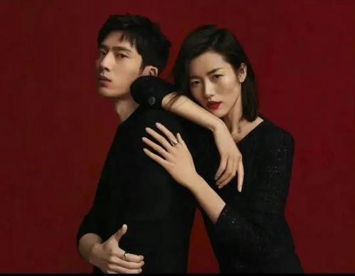 吃瓜少女井柏然刘雯视频,时尚界两大巨头趣味互动