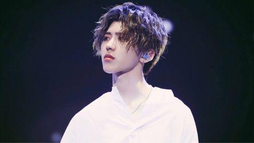 直播间蔡徐坤吃瓜视频大全,笑料百出，趣味十足